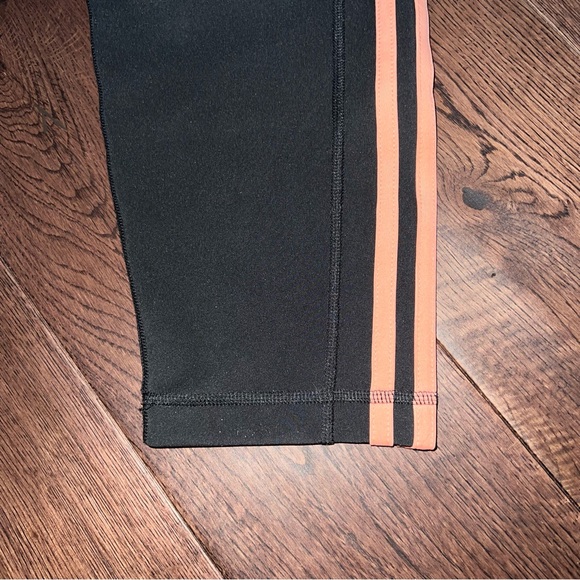 ADIDAS Climalite Athletic work out 3/4 leggings. Black with 3 pink stripe - Picture 8 of 9
